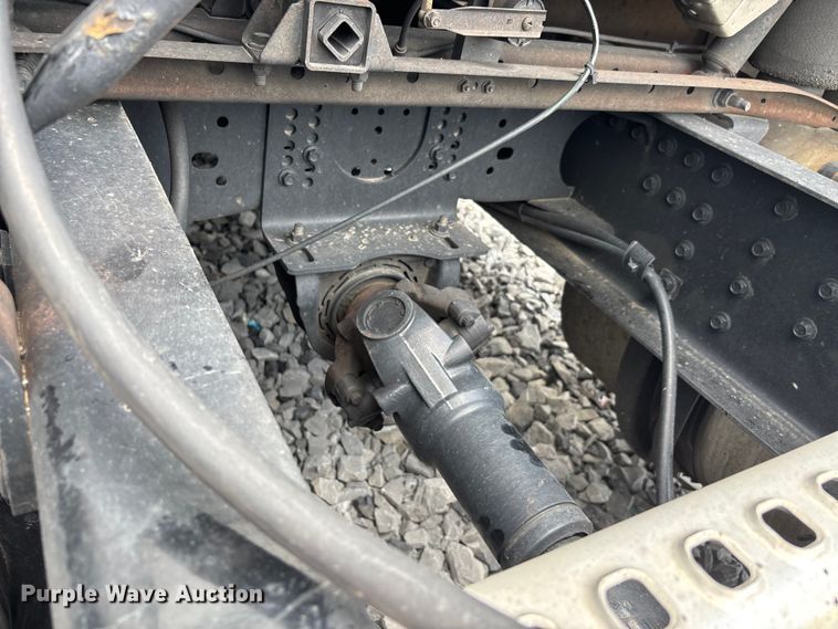 image for item YA0856 2017 Volvo VNL semi truck