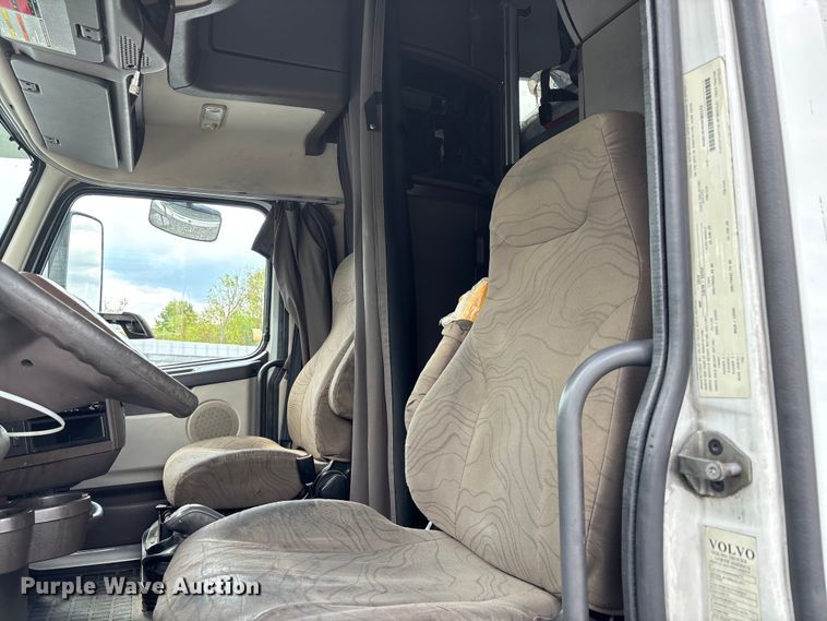 image for item YA0856 2017 Volvo VNL semi truck