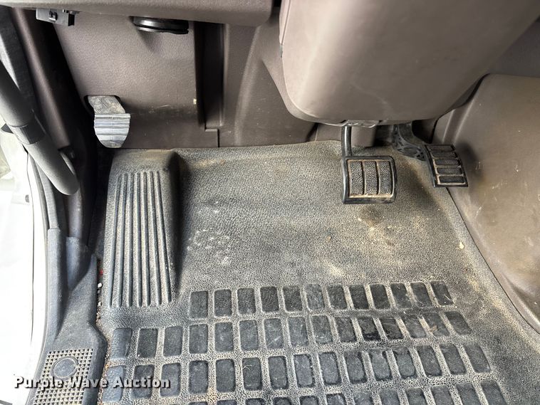 image for item YA0856 2017 Volvo VNL semi truck