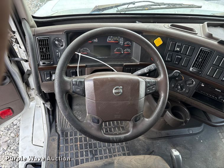 image for item YA0856 2017 Volvo VNL semi truck