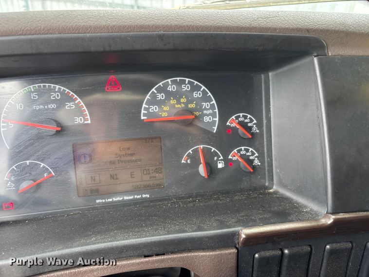 image for item YA0856 2017 Volvo VNL semi truck