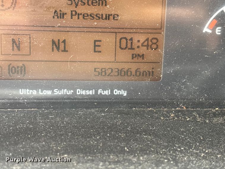 image for item YA0856 2017 Volvo VNL semi truck