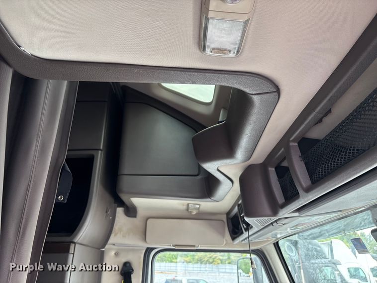 image for item YA0856 2017 Volvo VNL semi truck