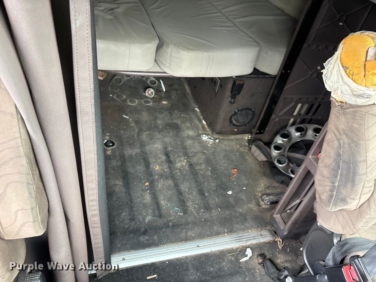 image for item YA0856 2017 Volvo VNL semi truck