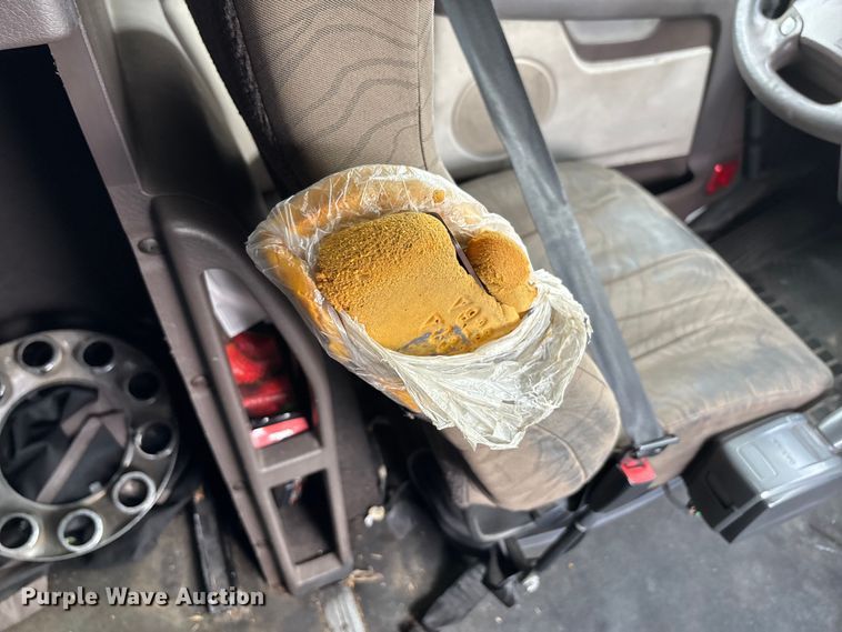 image for item YA0856 2017 Volvo VNL semi truck