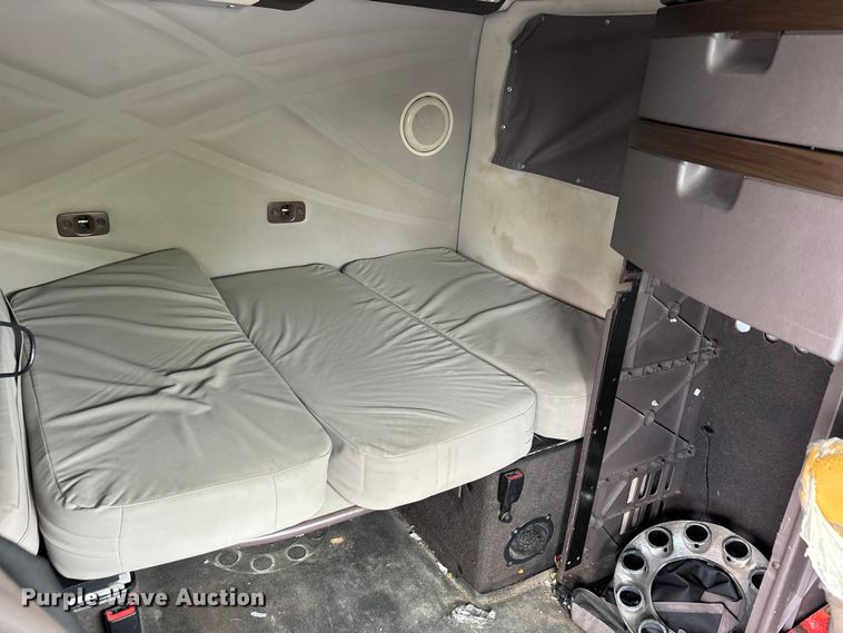 image for item YA0856 2017 Volvo VNL semi truck