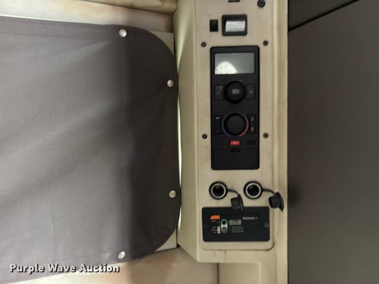 image for item YA0856 2017 Volvo VNL semi truck