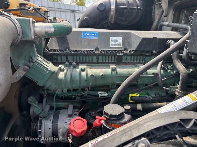 image for item YA0856 2017 Volvo VNL semi truck