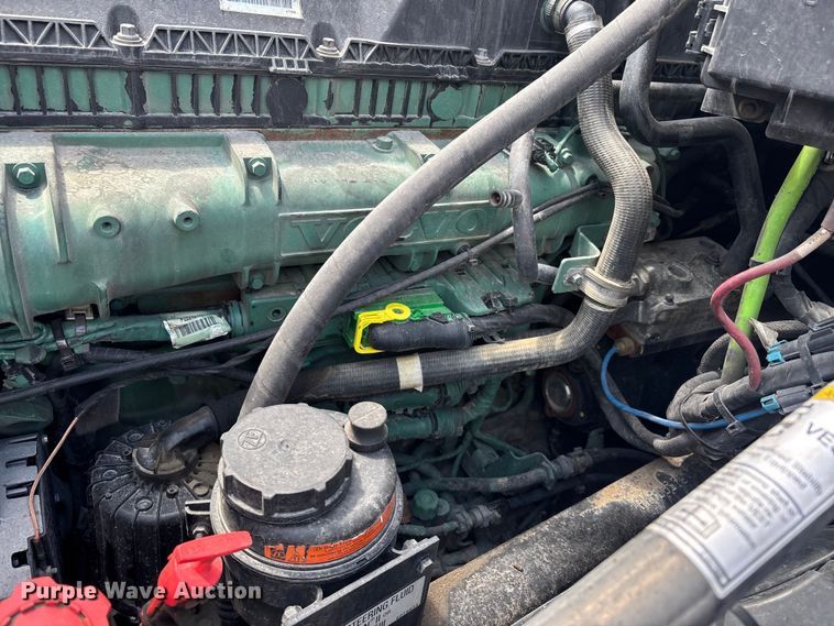 image for item YA0856 2017 Volvo VNL semi truck