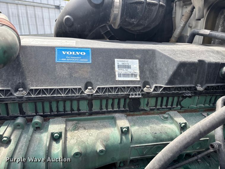 image for item YA0856 2017 Volvo VNL semi truck