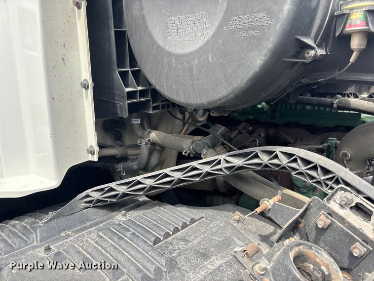 image for item YA0856 2017 Volvo VNL semi truck