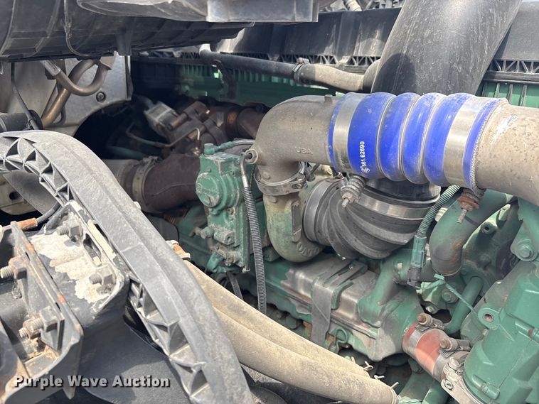 image for item YA0856 2017 Volvo VNL semi truck