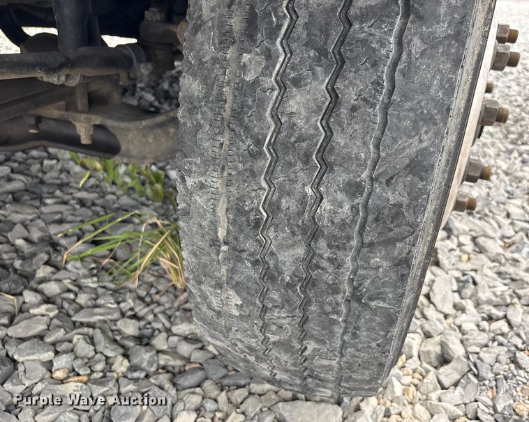 image for item YA0856 2017 Volvo VNL semi truck