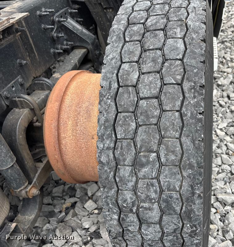 image for item YA0856 2017 Volvo VNL semi truck