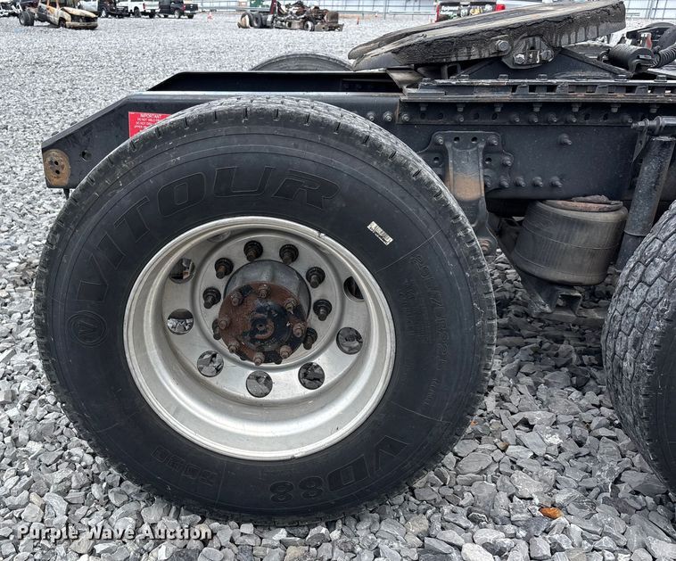 image for item YA0856 2017 Volvo VNL semi truck