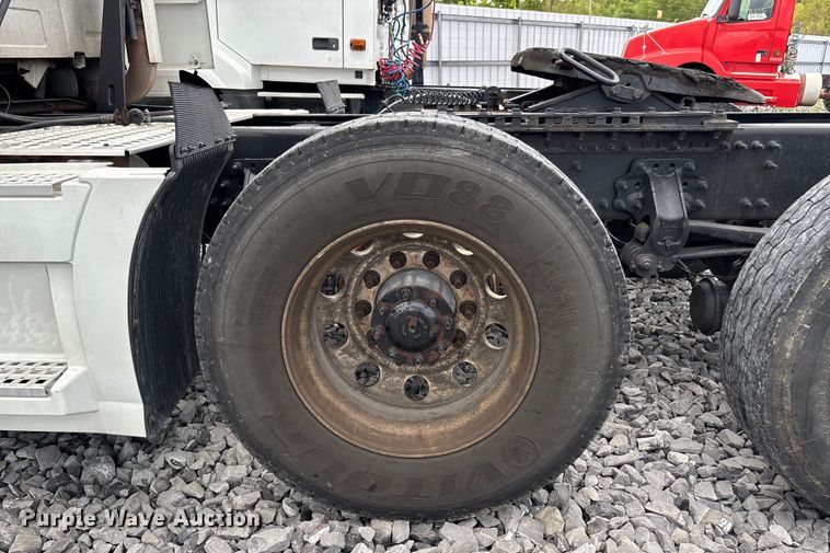 image for item YA0856 2017 Volvo VNL semi truck