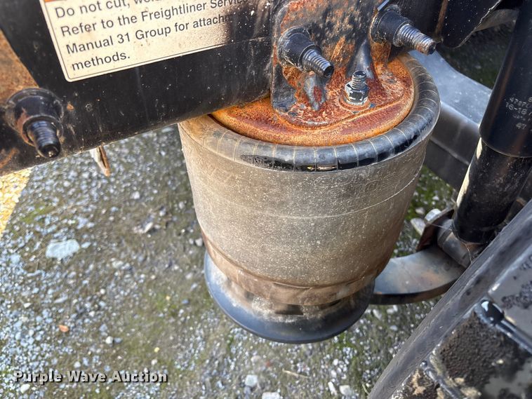 image for item YA0858 2015 Freightliner Cascadia semi truck