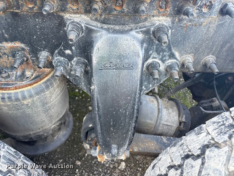 image for item YA0858 2015 Freightliner Cascadia semi truck