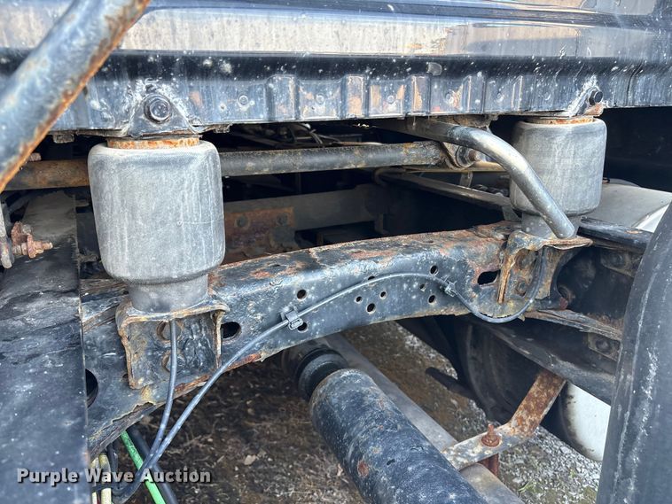 image for item YA0858 2015 Freightliner Cascadia semi truck