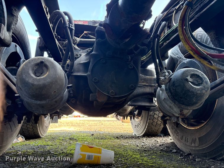 image for item YA0858 2015 Freightliner Cascadia semi truck