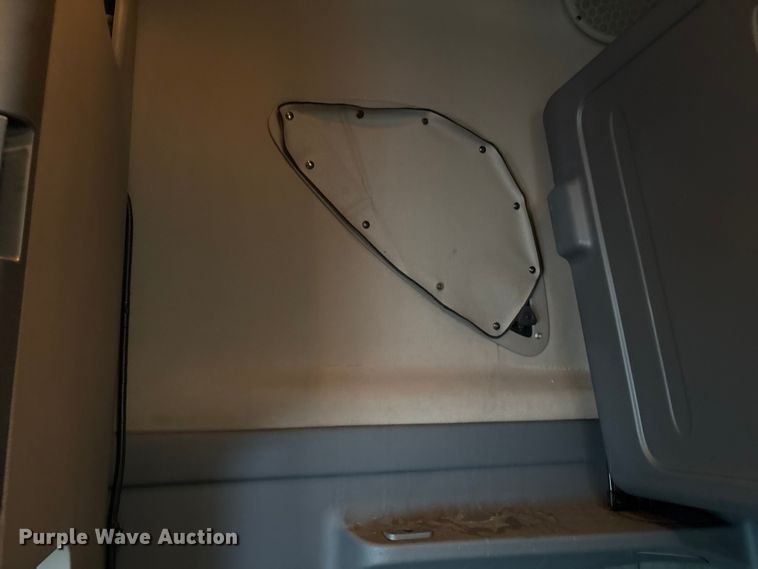 image for item YA0858 2015 Freightliner Cascadia semi truck