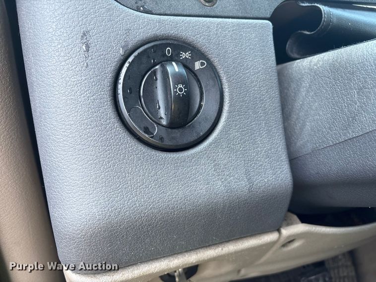 image for item YA0858 2015 Freightliner Cascadia semi truck