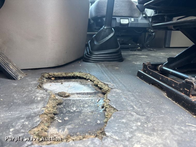 image for item YA0858 2015 Freightliner Cascadia semi truck