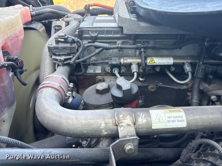 image for item YA0858 2015 Freightliner Cascadia semi truck