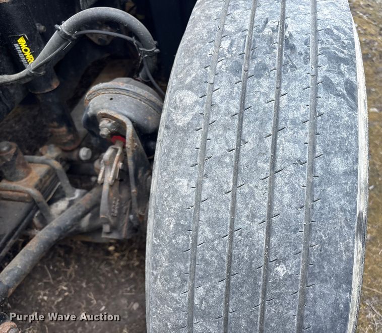 image for item YA0858 2015 Freightliner Cascadia semi truck