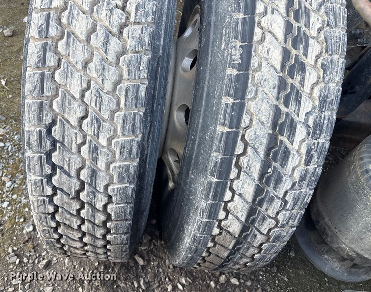 image for item YA0858 2015 Freightliner Cascadia semi truck