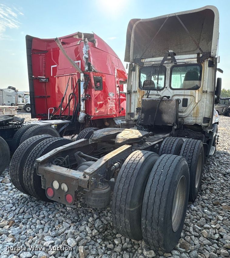 image for item YA0988 2016 Freighliner Cascadia 125 semi truck