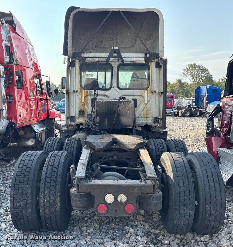 image for item YA0988 2016 Freighliner Cascadia 125 semi truck