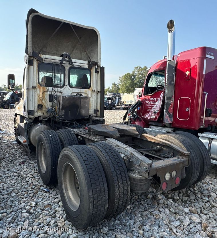 image for item YA0988 2016 Freighliner Cascadia 125 semi truck