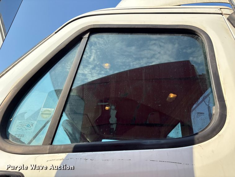 image for item YA0988 2016 Freighliner Cascadia 125 semi truck