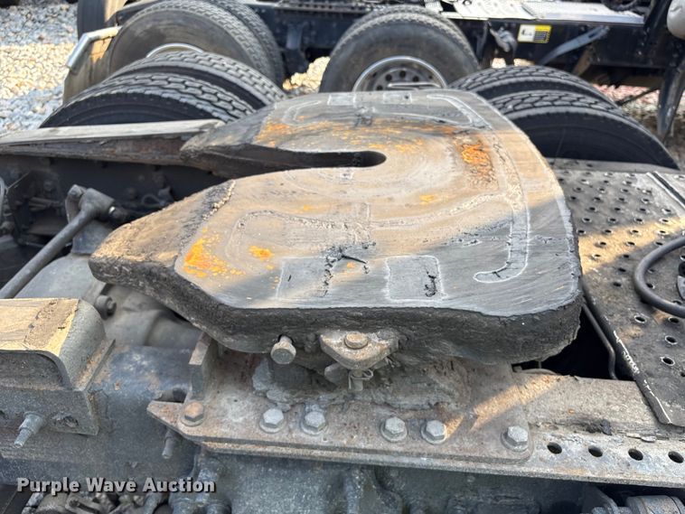 image for item YA0988 2016 Freighliner Cascadia 125 semi truck