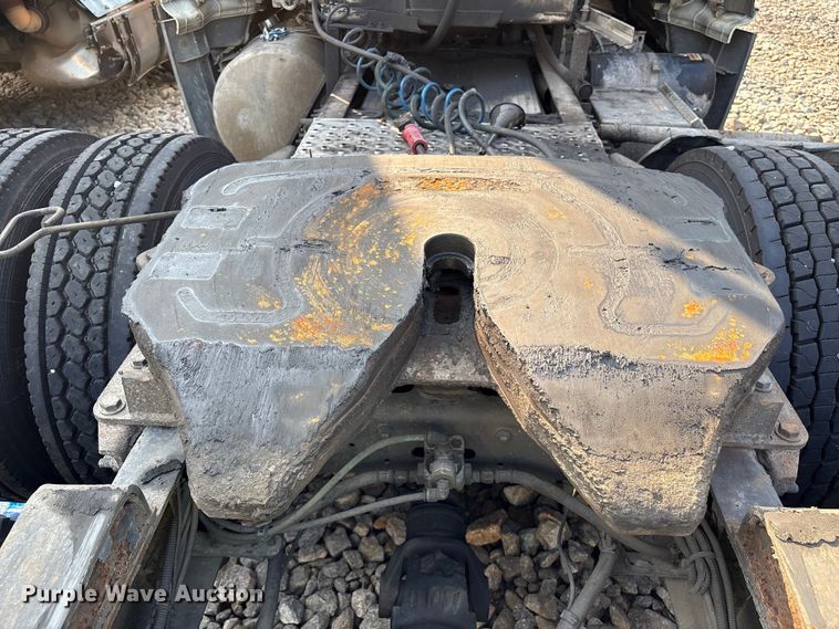 image for item YA0988 2016 Freighliner Cascadia 125 semi truck