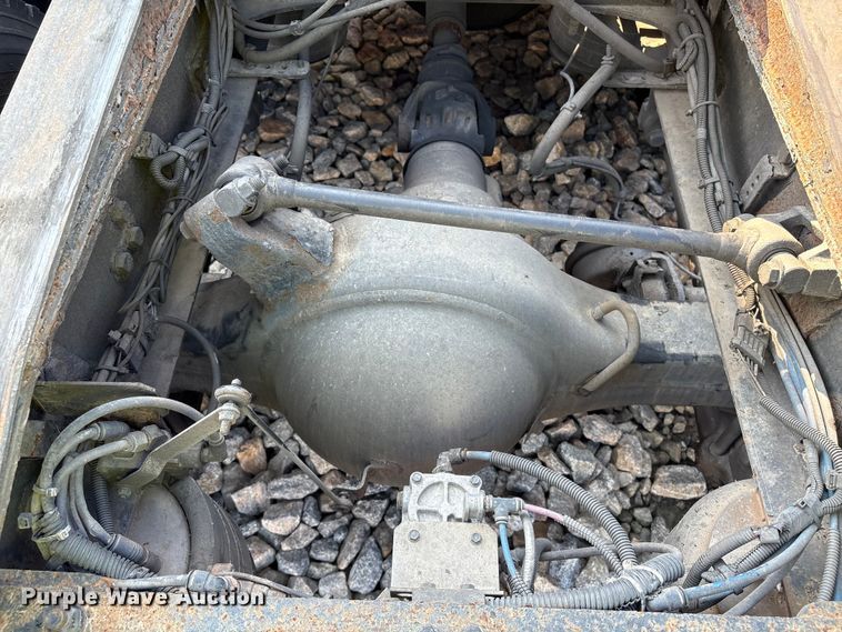 image for item YA0988 2016 Freighliner Cascadia 125 semi truck