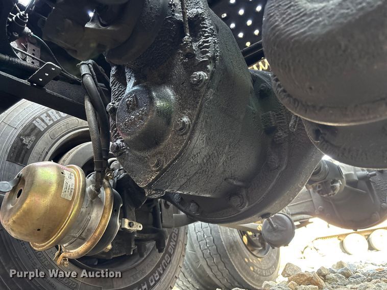 image for item YA0988 2016 Freighliner Cascadia 125 semi truck