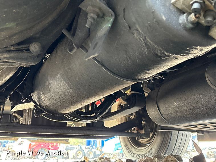 image for item YA0988 2016 Freighliner Cascadia 125 semi truck