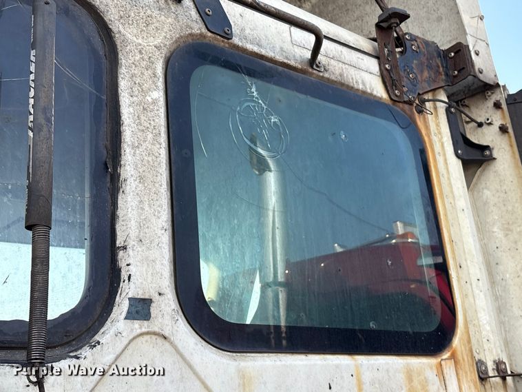 image for item YA0988 2016 Freighliner Cascadia 125 semi truck