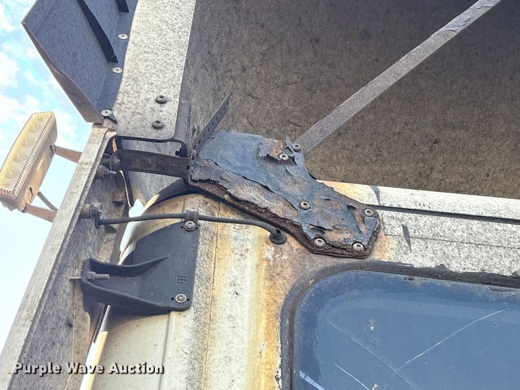 image for item YA0988 2016 Freighliner Cascadia 125 semi truck