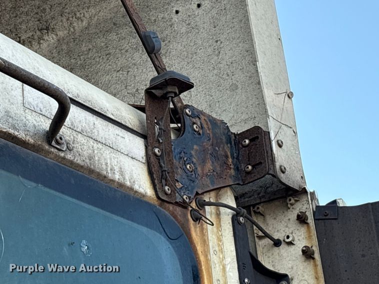 image for item YA0988 2016 Freighliner Cascadia 125 semi truck