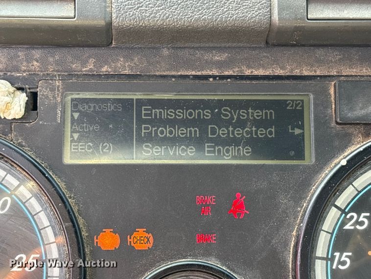 image for item YA0988 2016 Freighliner Cascadia 125 semi truck