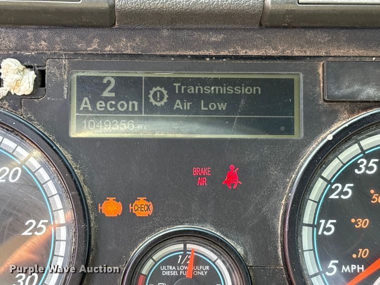 image for item YA0988 2016 Freighliner Cascadia 125 semi truck