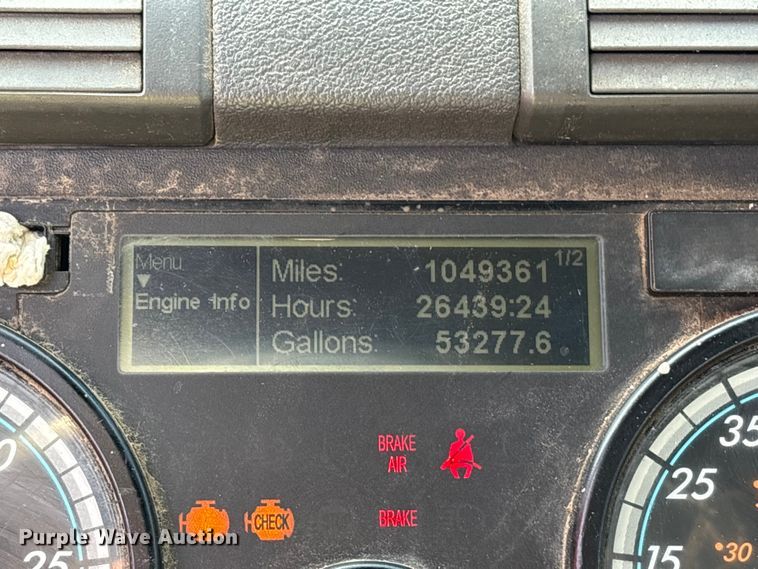 image for item YA0988 2016 Freighliner Cascadia 125 semi truck