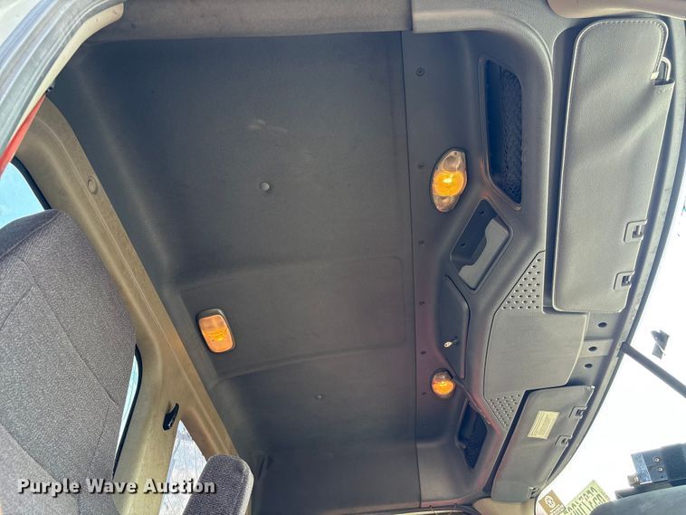 image for item YA0988 2016 Freighliner Cascadia 125 semi truck