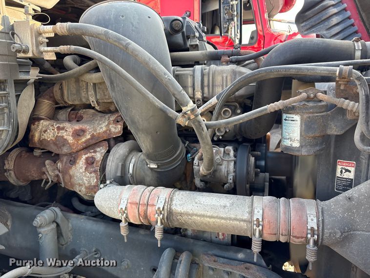 image for item YA0988 2016 Freighliner Cascadia 125 semi truck