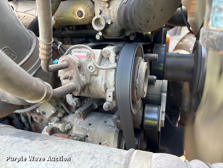 image for item YA0988 2016 Freighliner Cascadia 125 semi truck