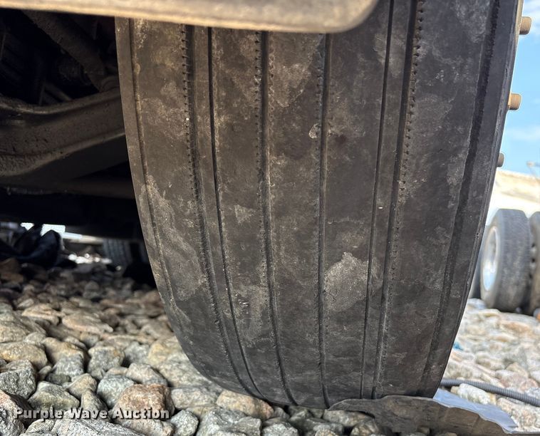 image for item YA0988 2016 Freighliner Cascadia 125 semi truck