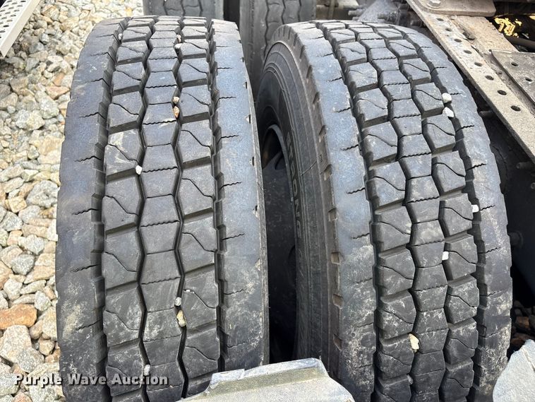 image for item YA0988 2016 Freighliner Cascadia 125 semi truck